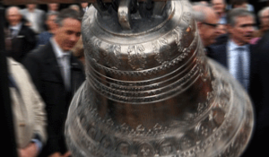 Replique dela  cloche de la Savoyarde coule pour les 150 ans du ratachement de la savoie  la France